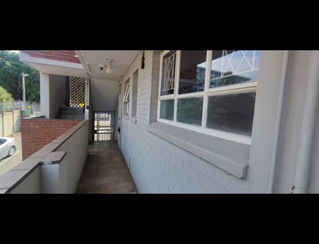 1 BEDROOM FLAT TO LET IN ESSENWOOD